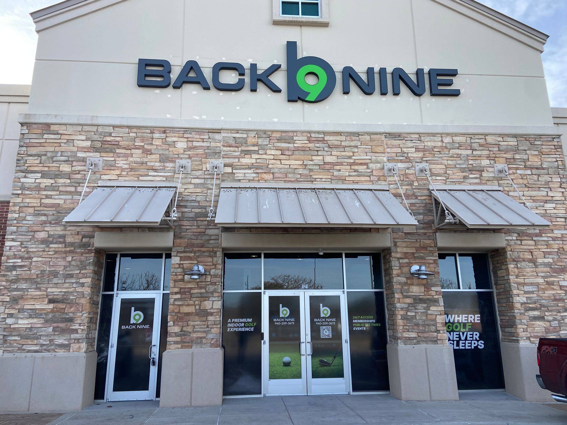 After: the finished Back Nine Golf storefront and signage in Denton, TX